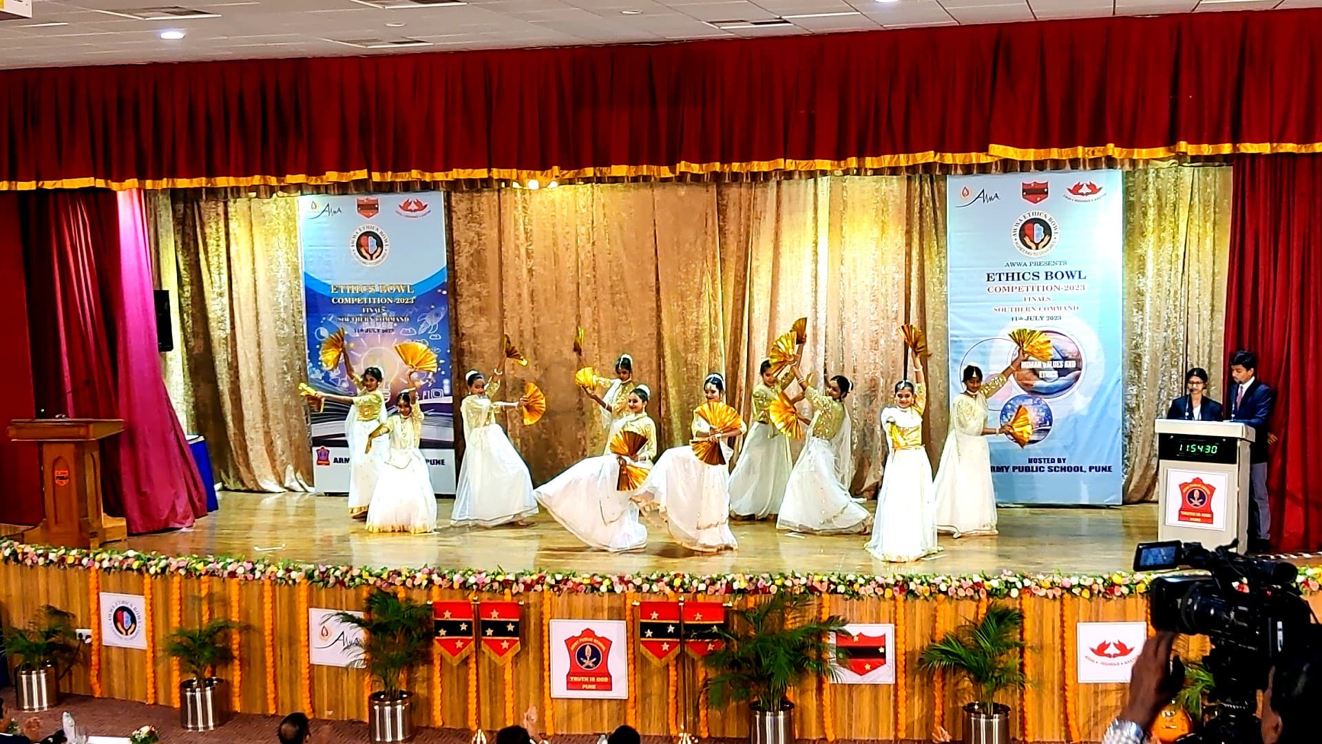 Contemporary dance with golden fans